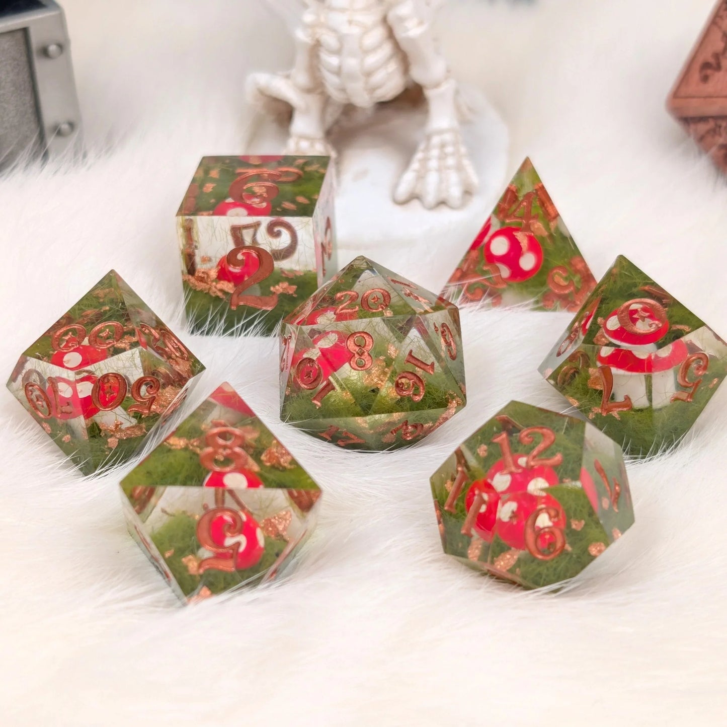 Amanita Mushroom - 7-Piece Sharp Edge Dice Set
