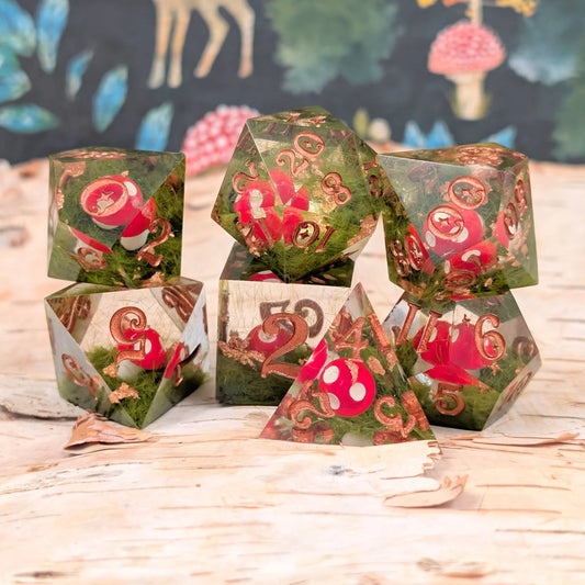 Amanita Mushroom - 7-Piece Sharp Edge Dice Set