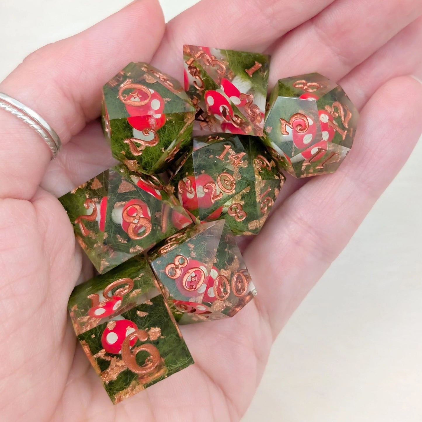 Amanita Mushroom - 7-Piece Sharp Edge Dice Set