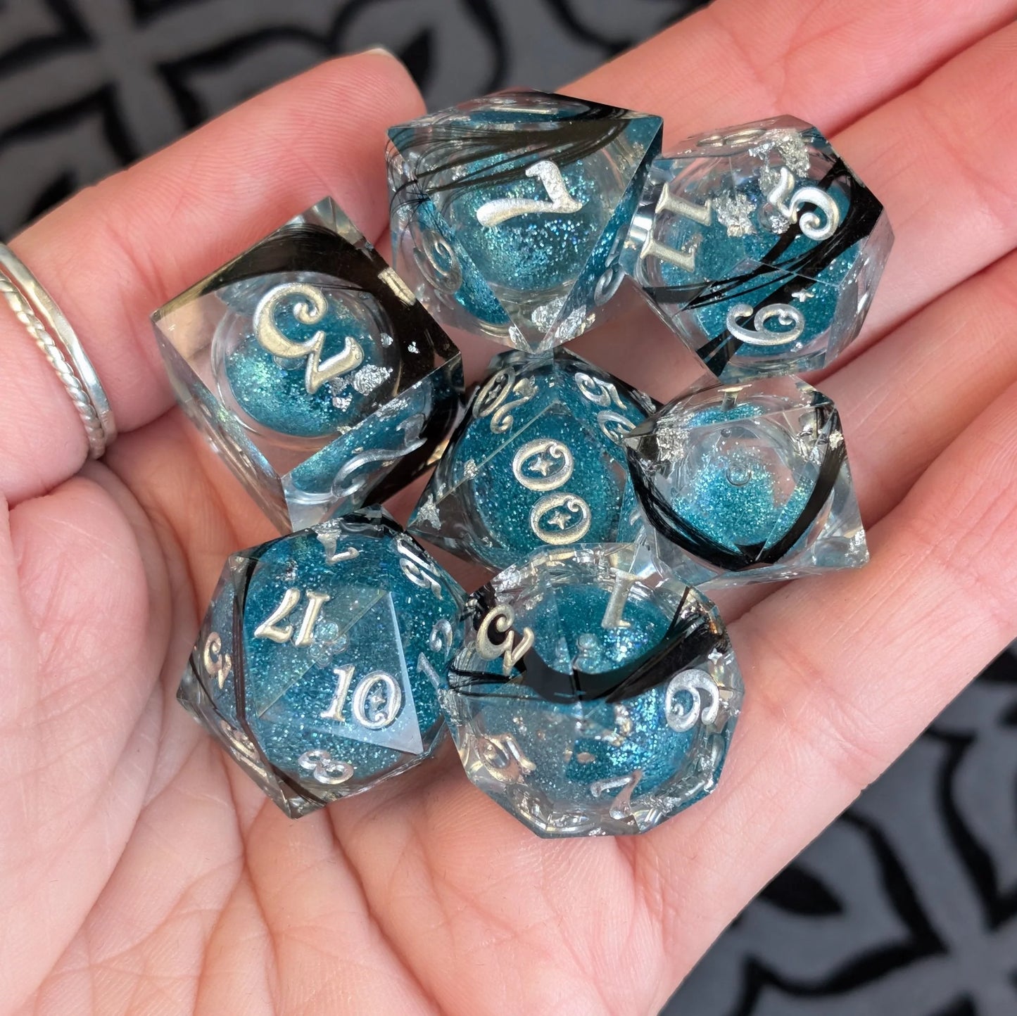 Feather - 7-Piece Liquid Core Sharp Edge Dice Set