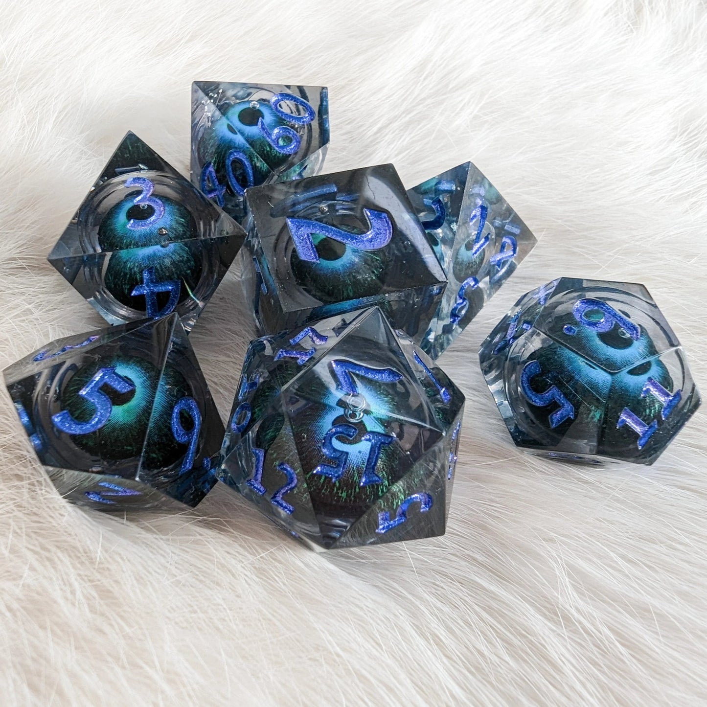 Moving Eye - 7 piece liquid core sharp - edge dice set - The Fourth Place