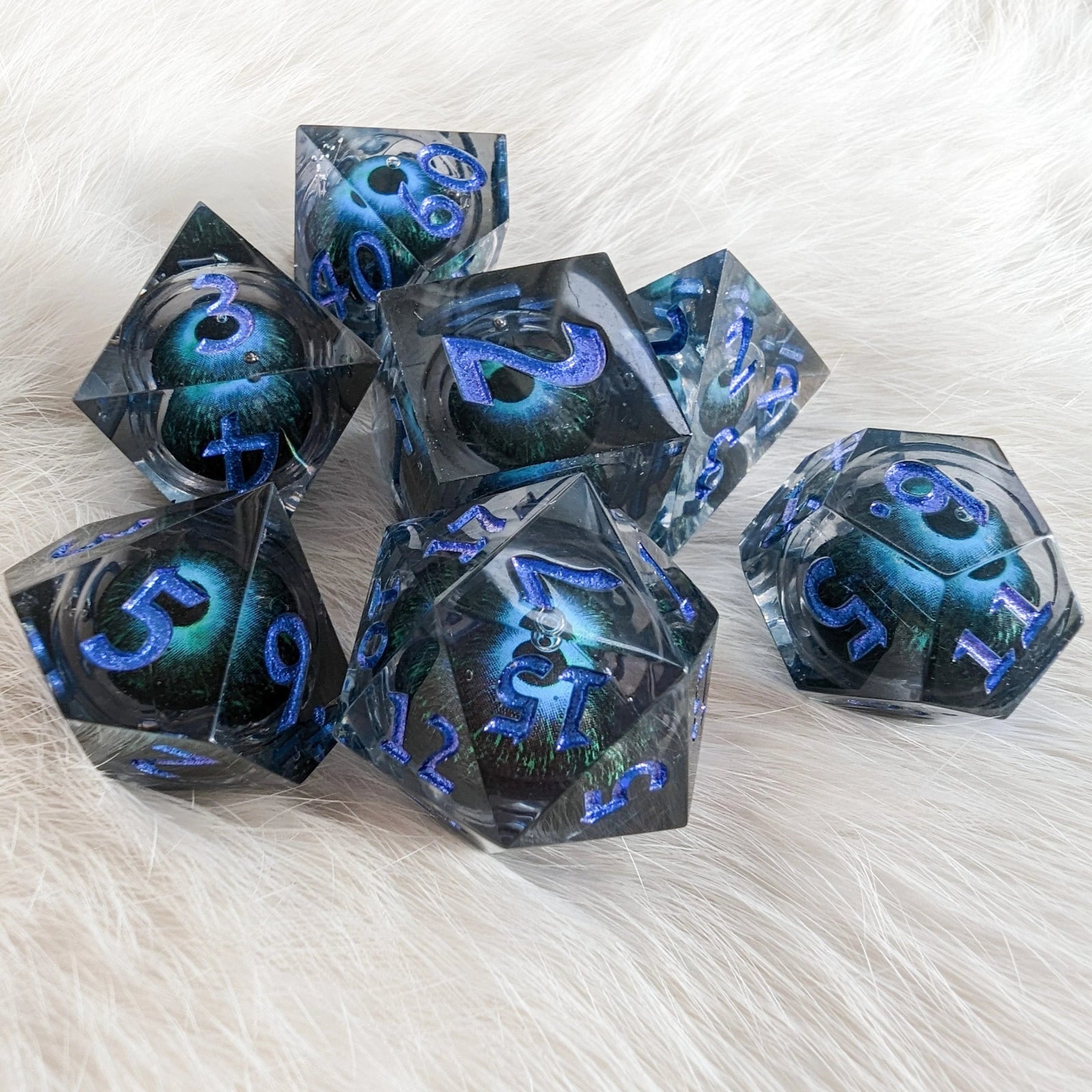 Moving Eye - 7 piece liquid core sharp - edge dice set - The Fourth Place