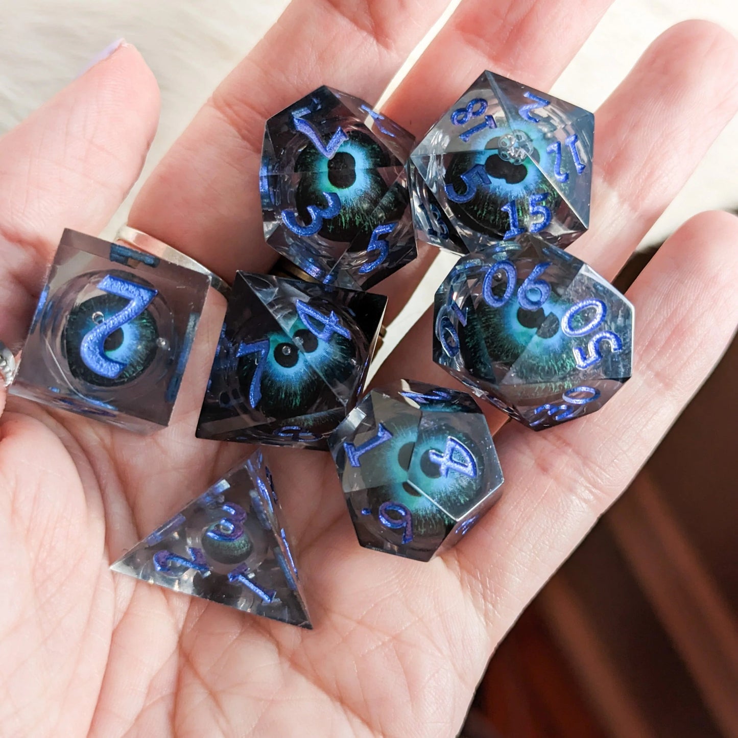 Moving Eye - 7 piece liquid core sharp - edge dice set - The Fourth Place