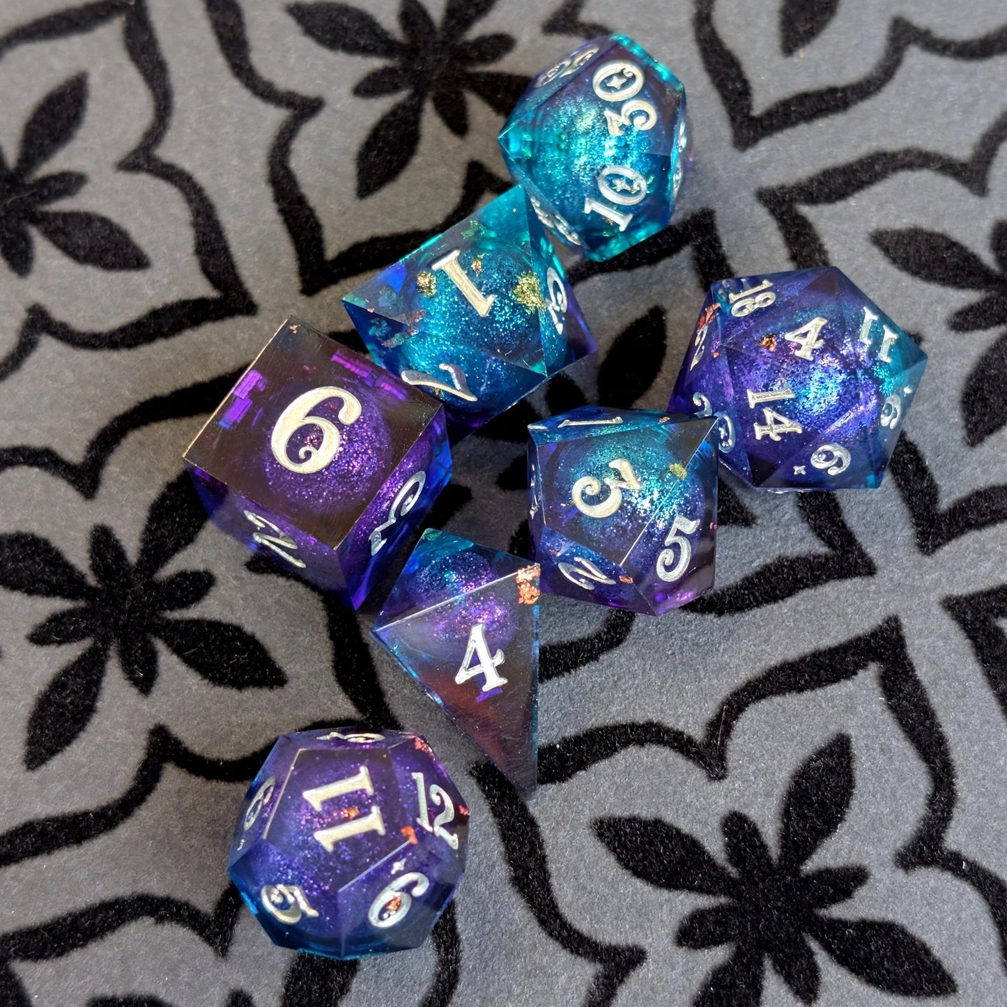 Twilight - 7-Piece Liquid Core Sharp Edge Dice Set