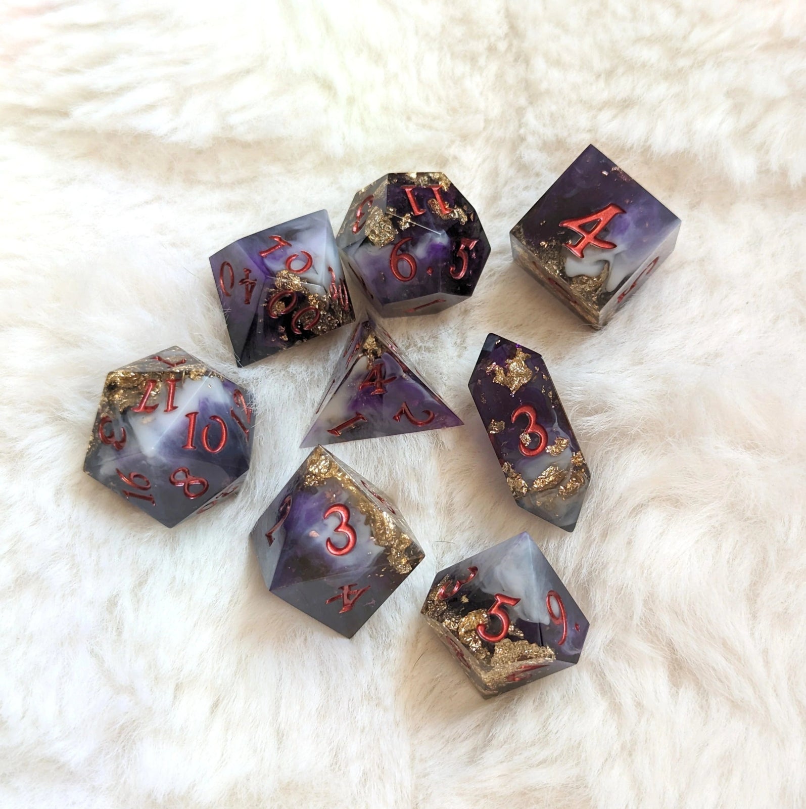 Bone Empress - 7 piece sharp-edge dice set - The Fourth Place