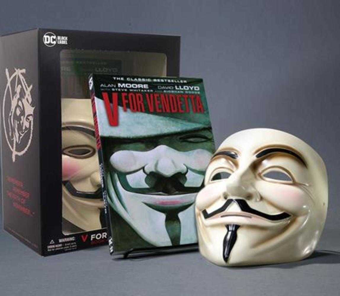 V For Vendetta Book And Mask Set New Edition (Mature) - The Fourth Place